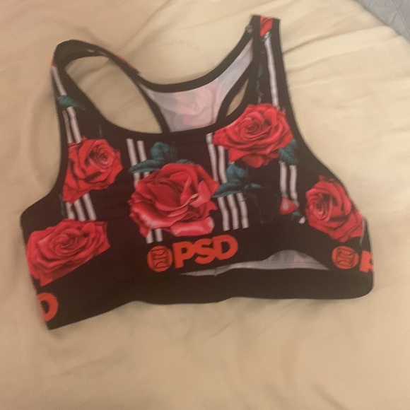 Psd sports bra and biker shorts - Picture 3 of 3